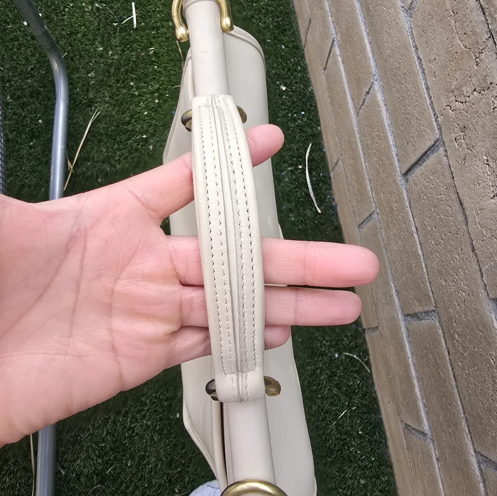 Vintage Coach Cream Leather Women's Bag - Picture 7 of 16